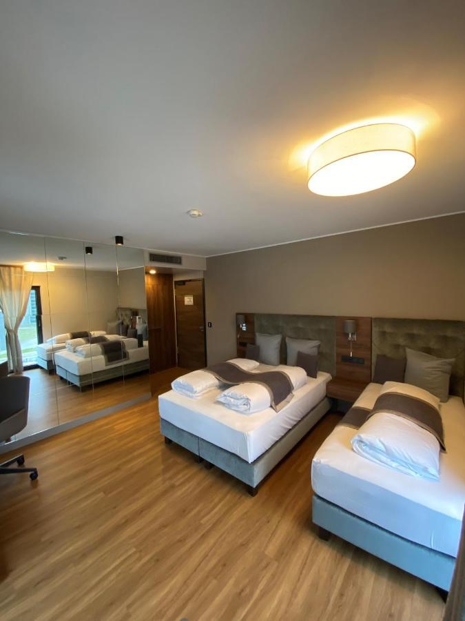 Intergroup Business & Design Hotel Ingolstadt Kosching エクステリア 写真