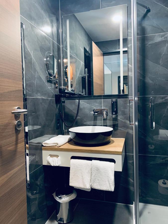 Intergroup Business & Design Hotel Ingolstadt Kosching エクステリア 写真
